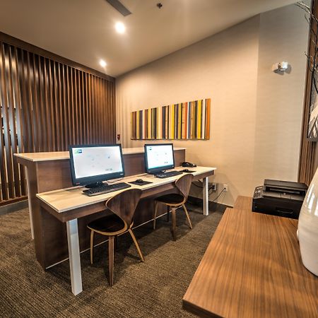 Holiday Inn Express & Suites - West Edmonton-Mall Area By Ihg Eksteriør bilde