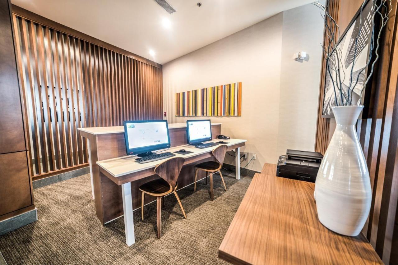 Holiday Inn Express & Suites - West Edmonton-Mall Area By Ihg Eksteriør bilde